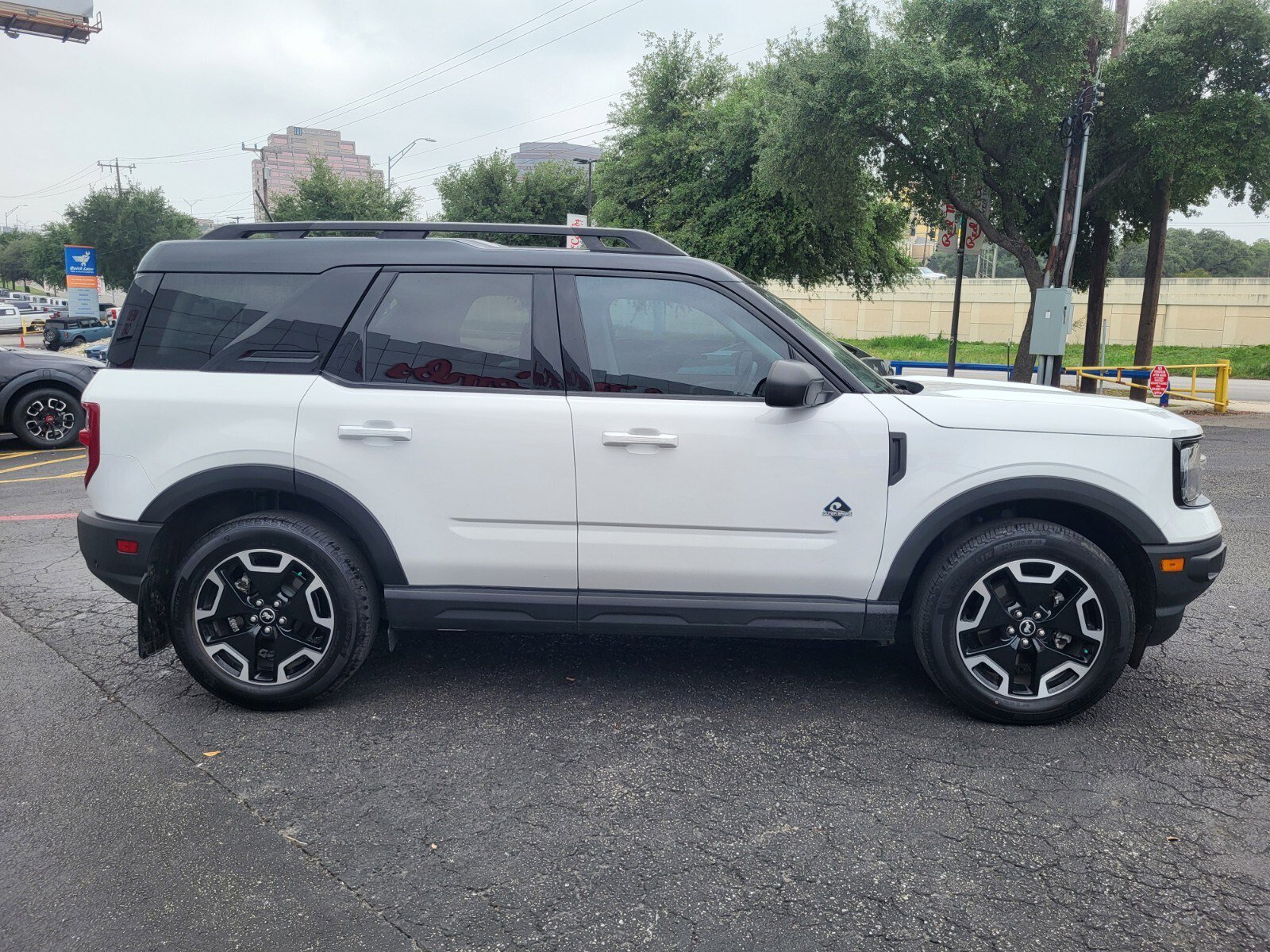 Certified 2022 Ford Bronco Sport Outer Banks w/ Tech Package AWD/4WD image 2