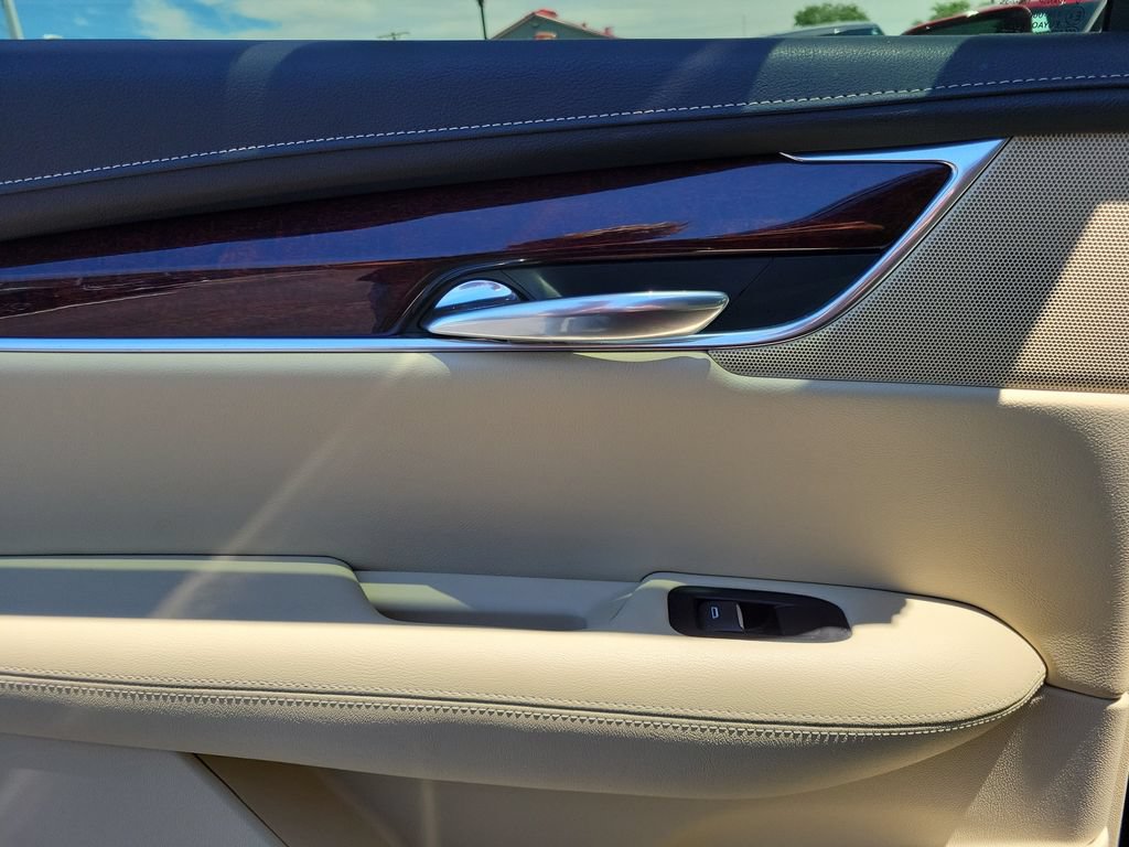 Used 2017 Cadillac XT5 Luxury w/ Driver Awareness Package AWD/4WD image 14