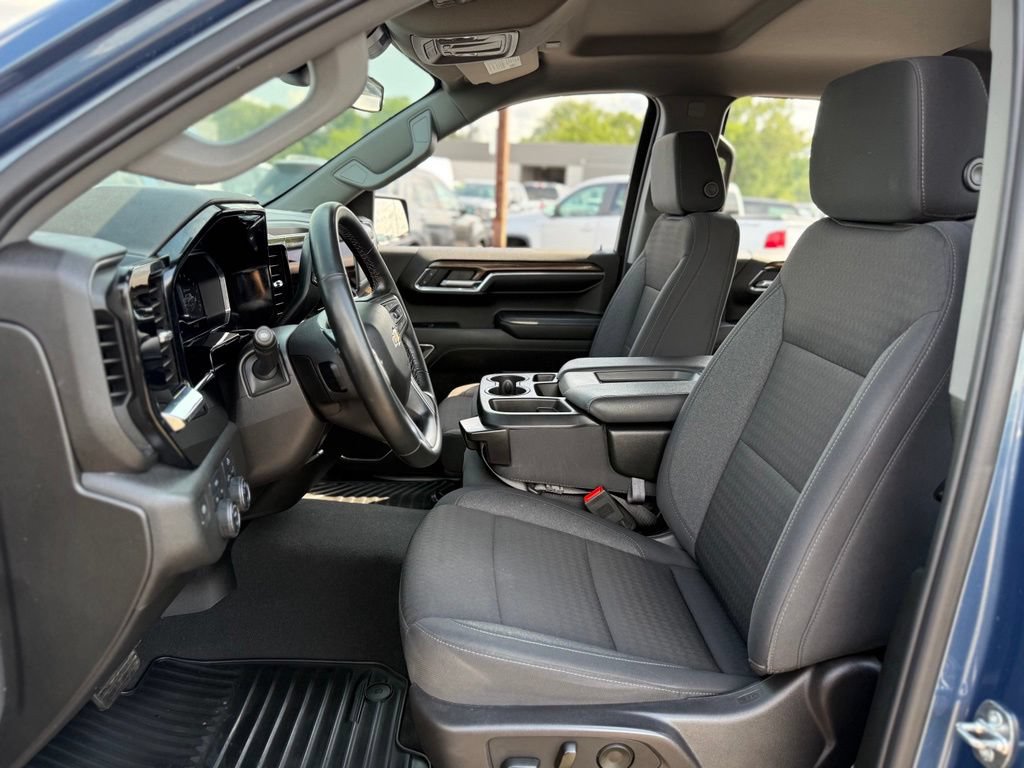 Used 2024 Chevrolet Silverado 1500 LT AWD/4WD image 8