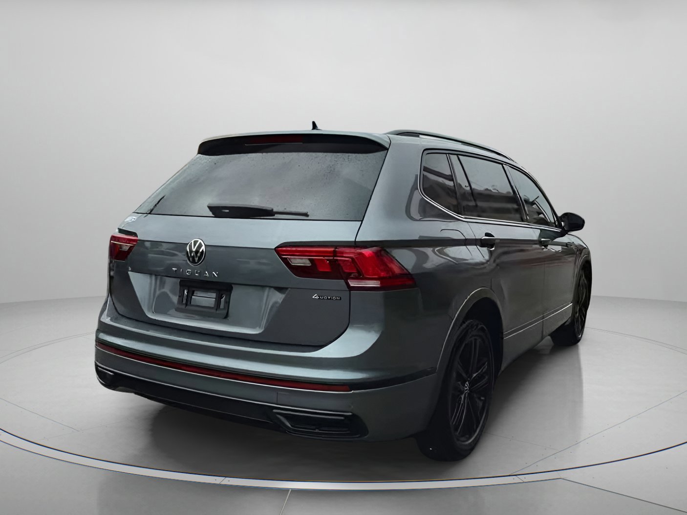 Used 2022 Volkswagen Tiguan SE R-Line image 19