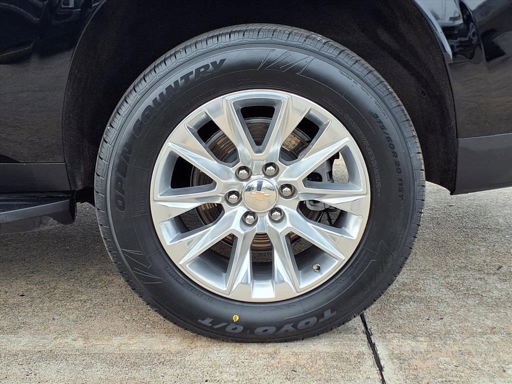 Used 2024 Chevrolet Suburban Premier image 9