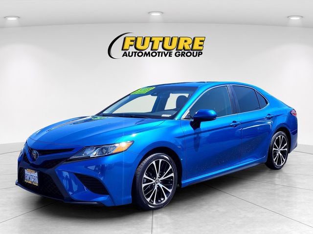 Used 2020 Toyota Camry SE w/ Blackout Package image 8