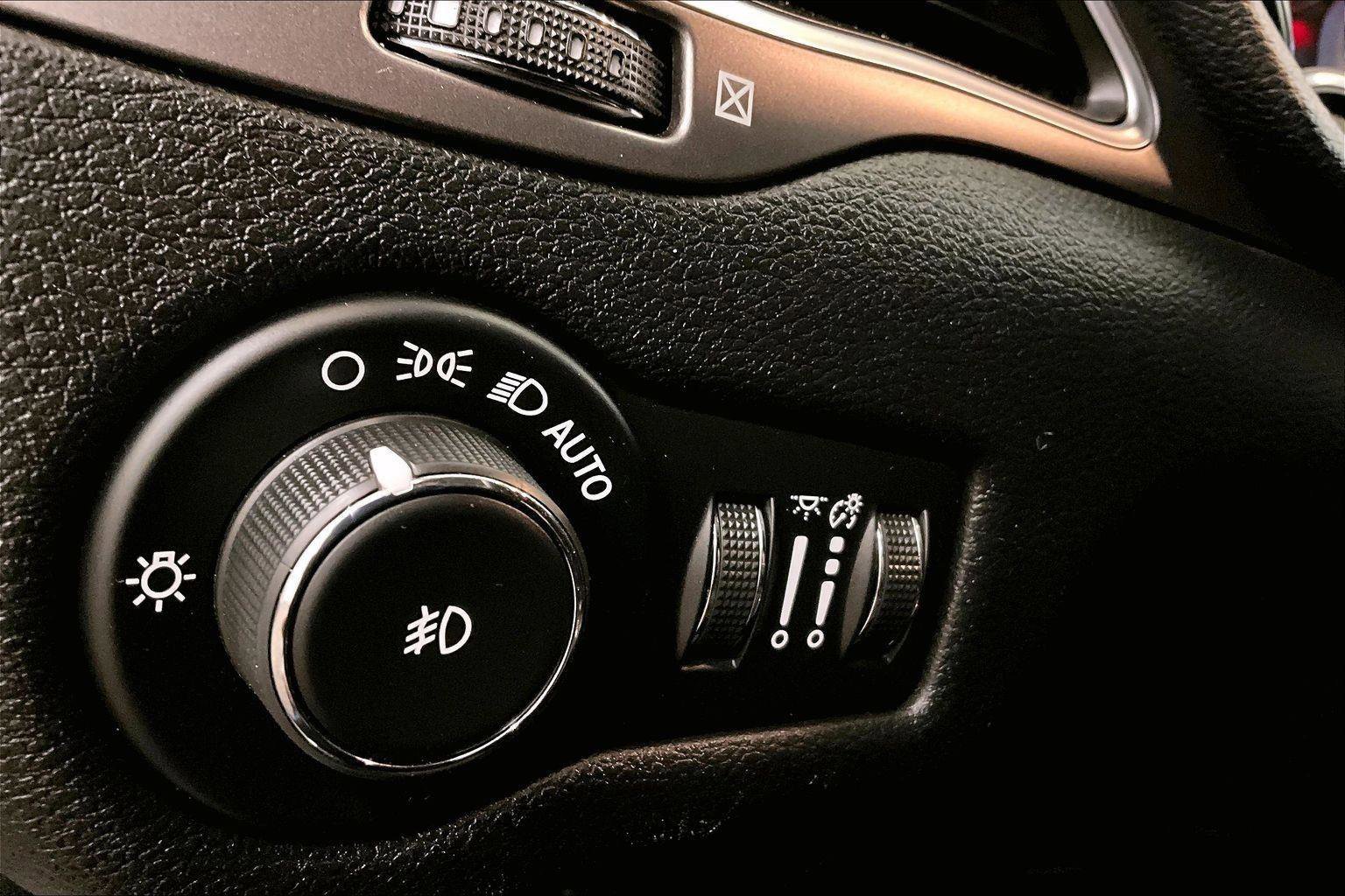 Used 2020 Jeep Cherokee Latitude Plus w/ Cold Weather Group image 30