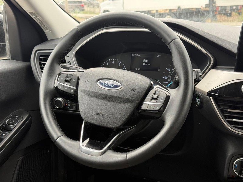 Certified 2022 Ford Escape SE w/ SE Sport Appearance Package AWD/4WD image 19