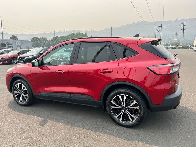 Certified 2022 Ford Escape SE w/ SE Sport Appearance Package AWD/4WD image 9