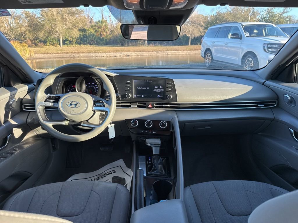 Used 2021 Hyundai Elantra SE image 13
