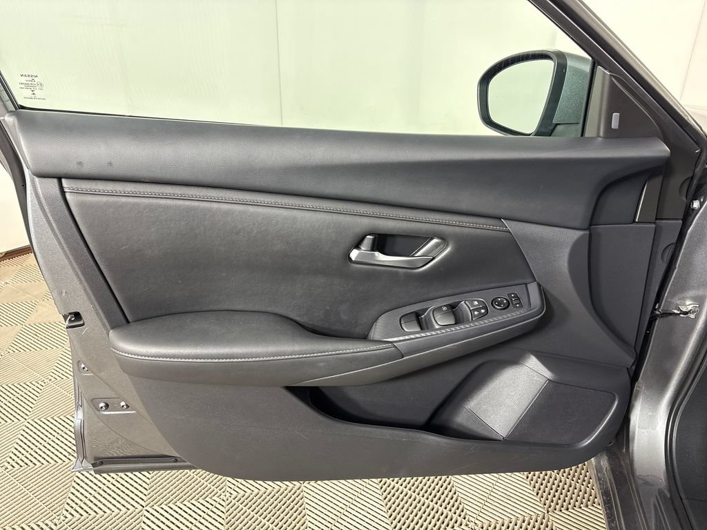 Used 2024 Nissan Sentra SV FWD image 11