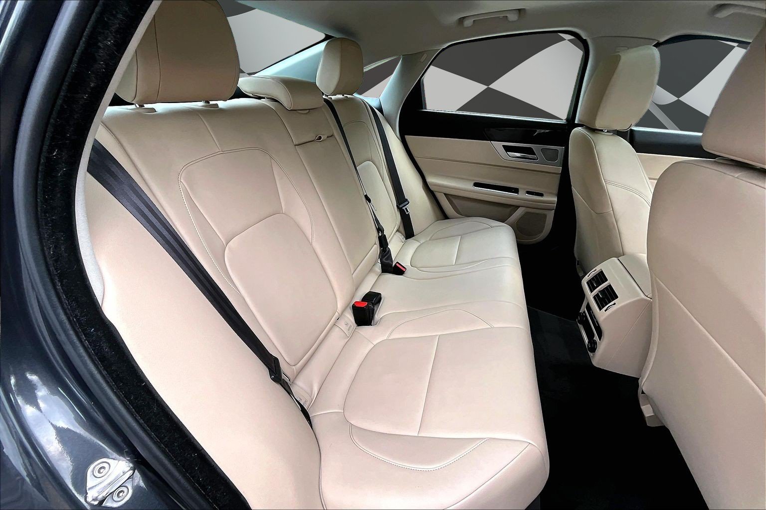 Used 2017 Jaguar XF Premium AWD/4WD image 29