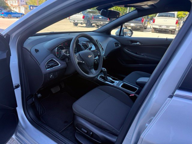 Used 2018 Chevrolet Cruze LT w/ Convenience Package FWD image 21
