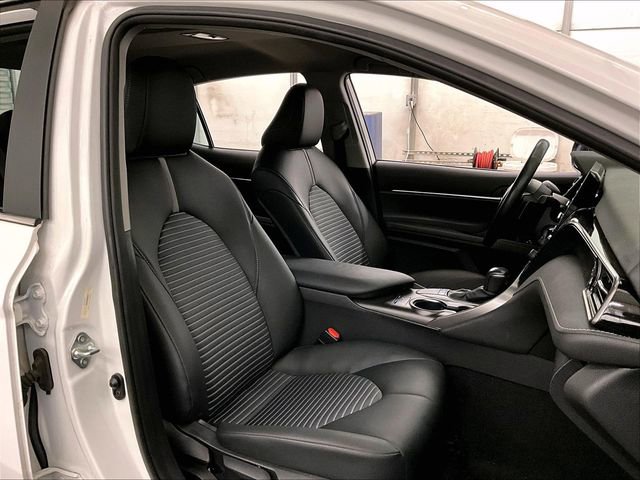 Used 2024 Toyota Camry SE w/ Cold Weather Package FWD image 7