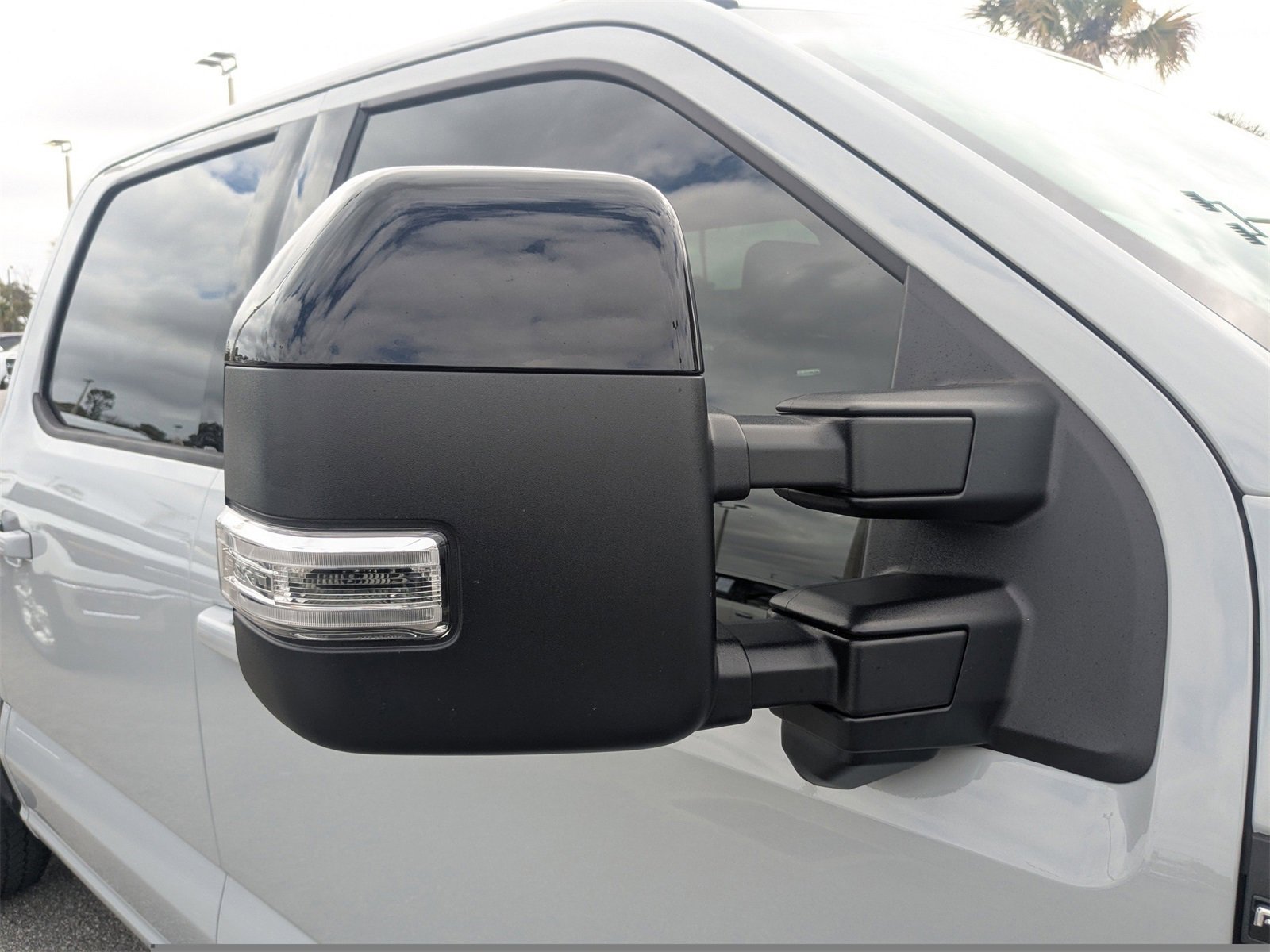 Certified 2025 Ford F250 Platinum w/ FX4 Off-Road Package image 12