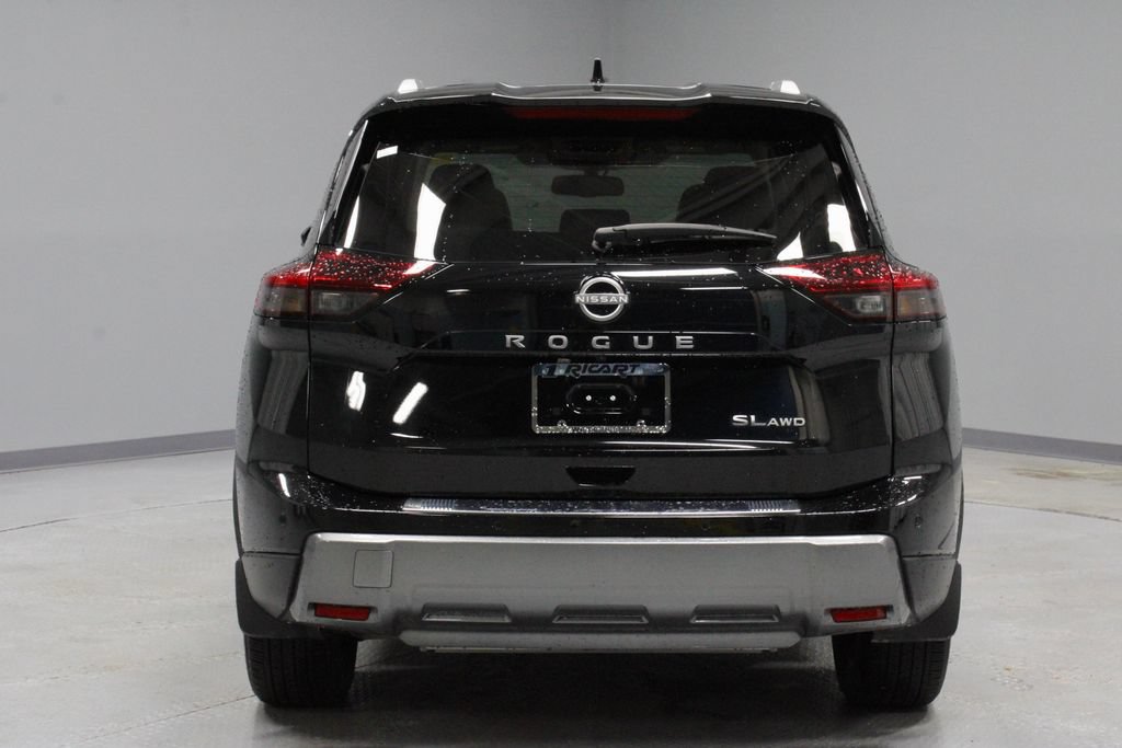 Used 2025 Nissan Rogue SL AWD/4WD image 11