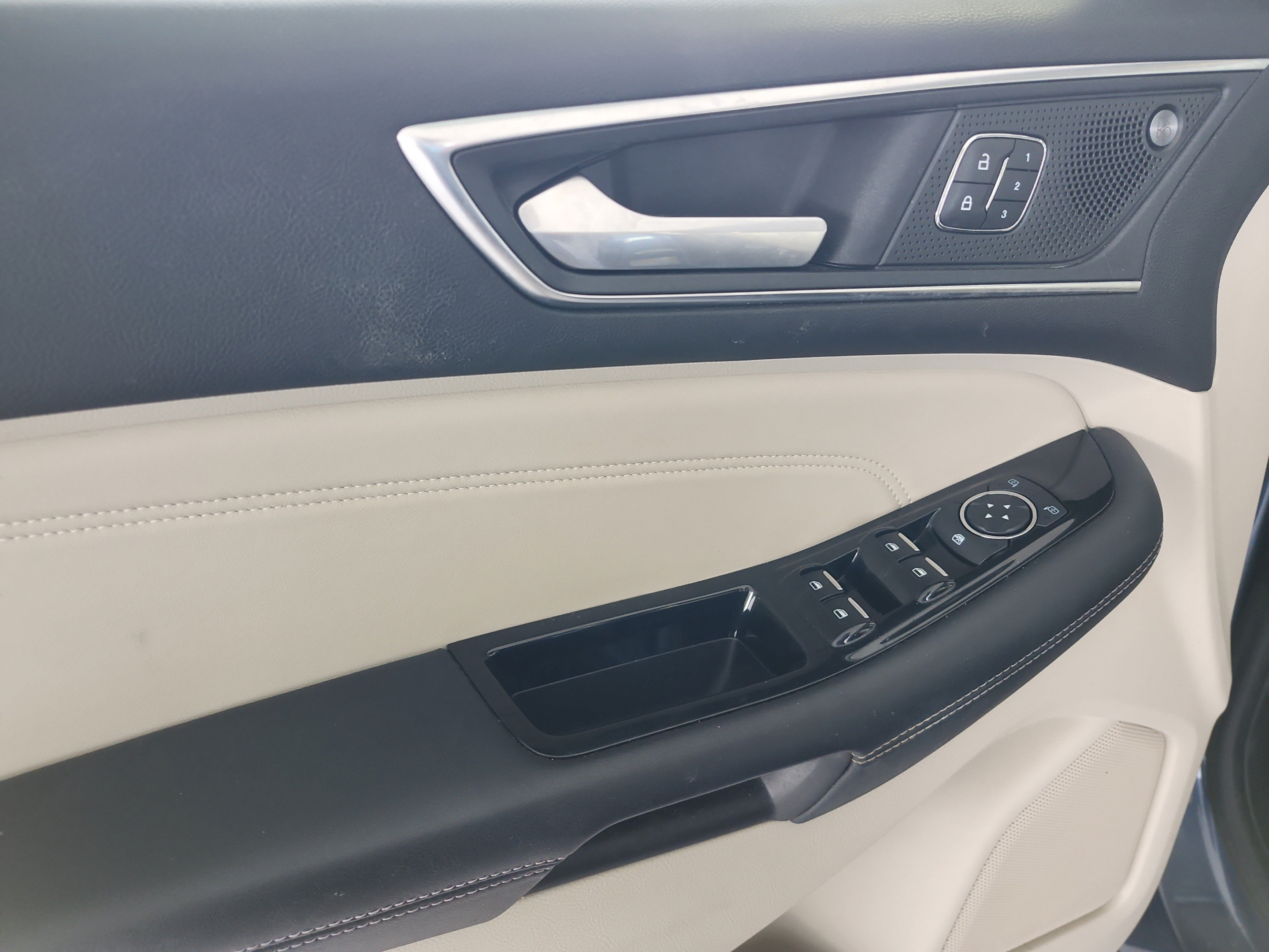 Certified 2019 Ford Edge Titanium w/ Cold Weather Package AWD/4WD image 16