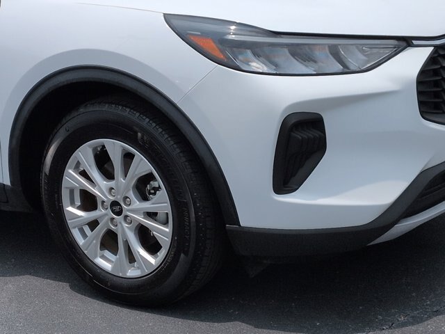 Certified 2023 Ford Escape Active w/ Cold Weather Package FWD image 10