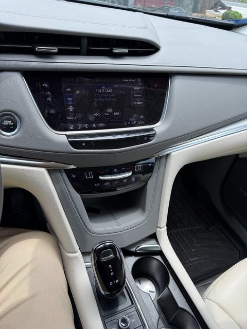 Used 2022 Cadillac XT5 Premium Luxury w/ Technology Package AWD/4WD image 11
