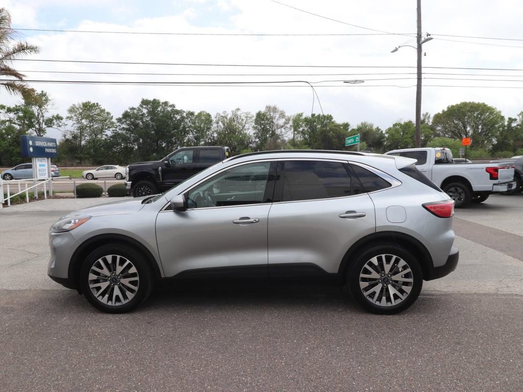Certified 2022 Ford Escape Titanium image 2