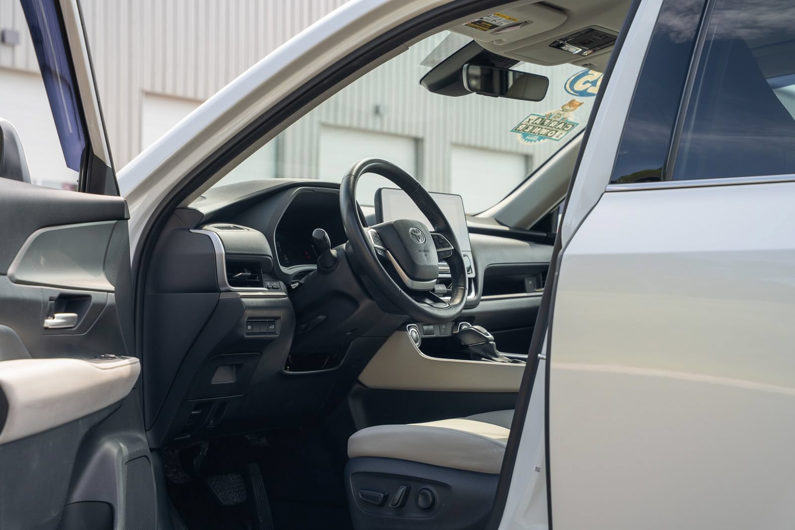 Used 2025 Toyota Grand Highlander FWD image 23