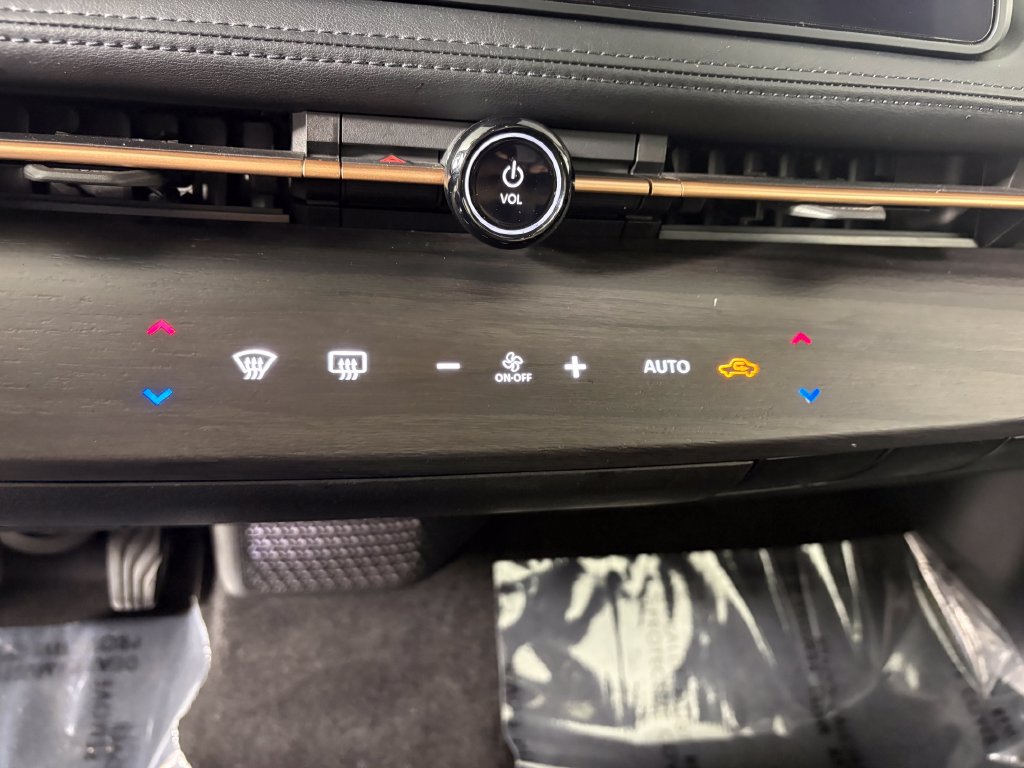 Used 2025 Nissan Ariya AWD image 19