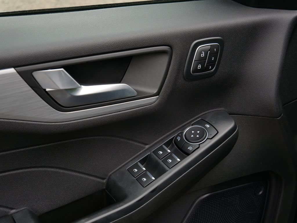 Certified 2024 Ford Escape Platinum AWD/4WD image 15