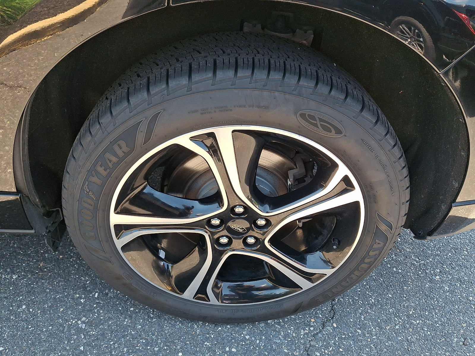 Certified 2019 Ford Edge ST w/ Equipment Group 401A AWD/4WD image 28