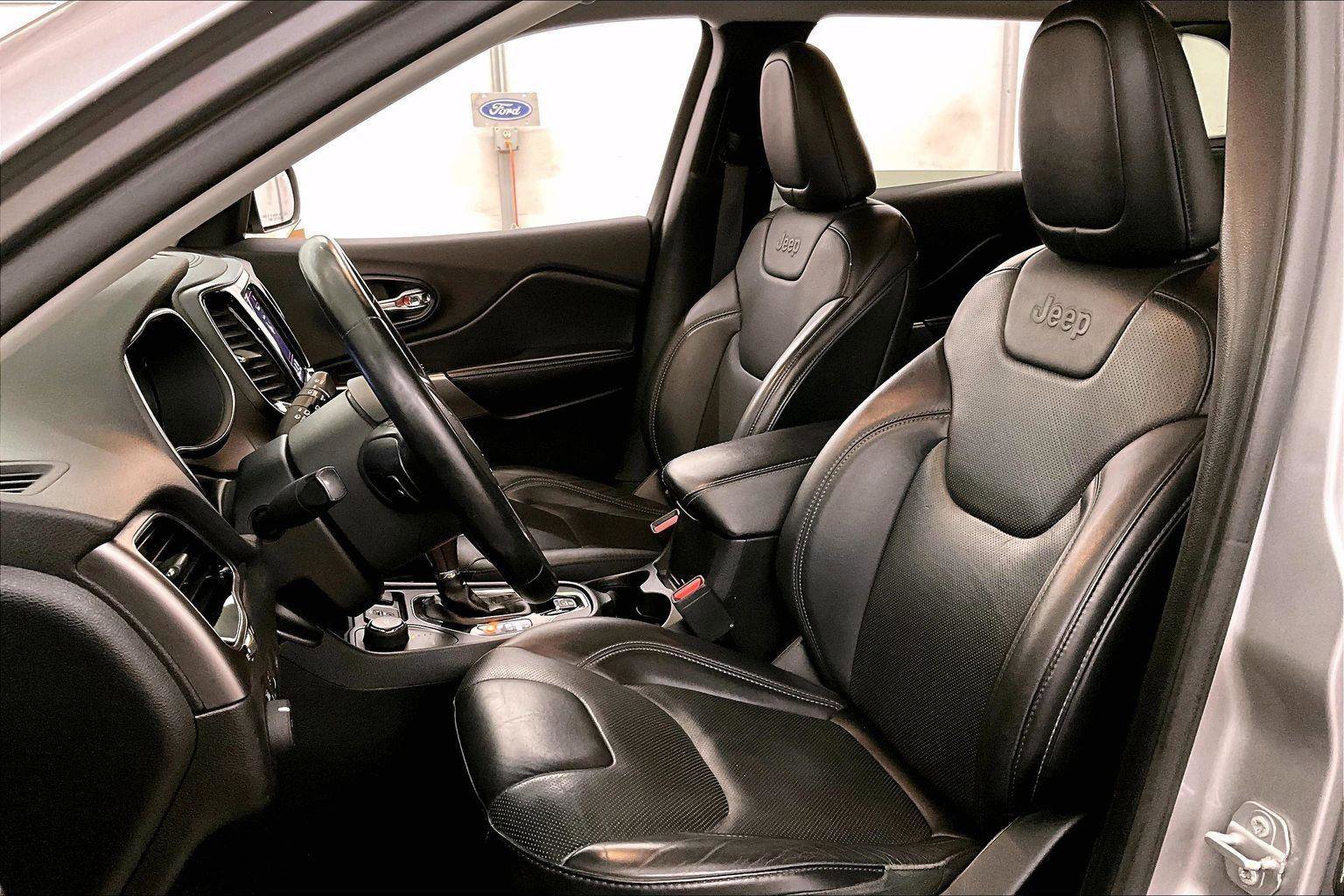 Used 2019 Jeep Cherokee Limited image 24