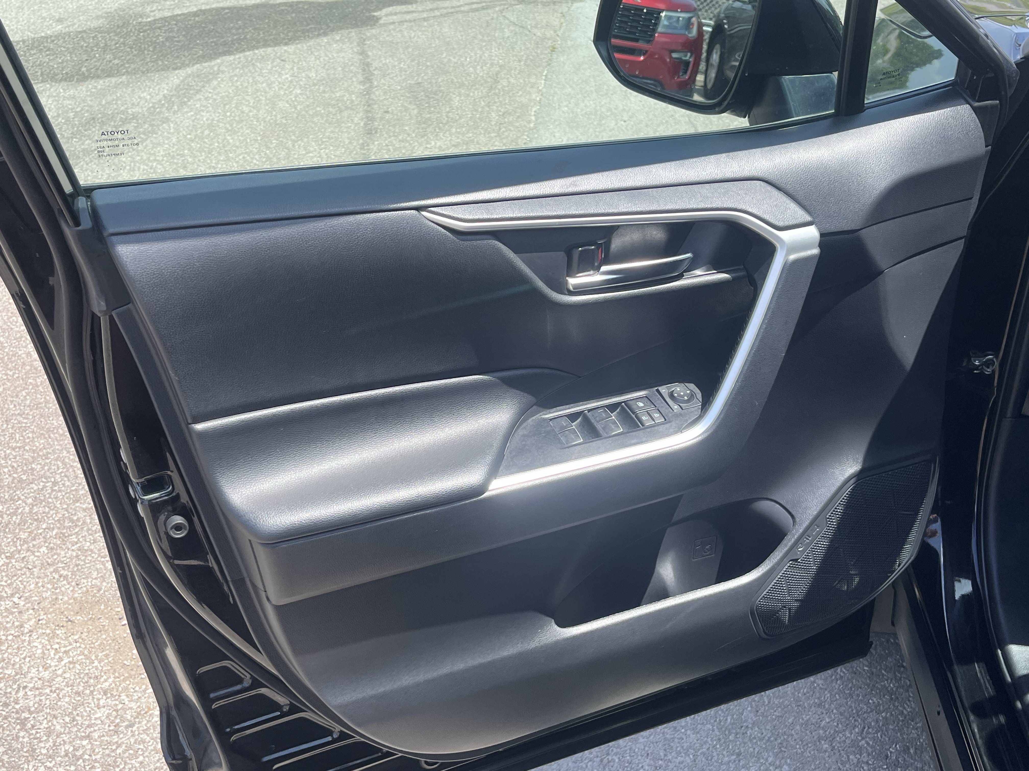 Used 2024 Toyota RAV4 XLE FWD image 12