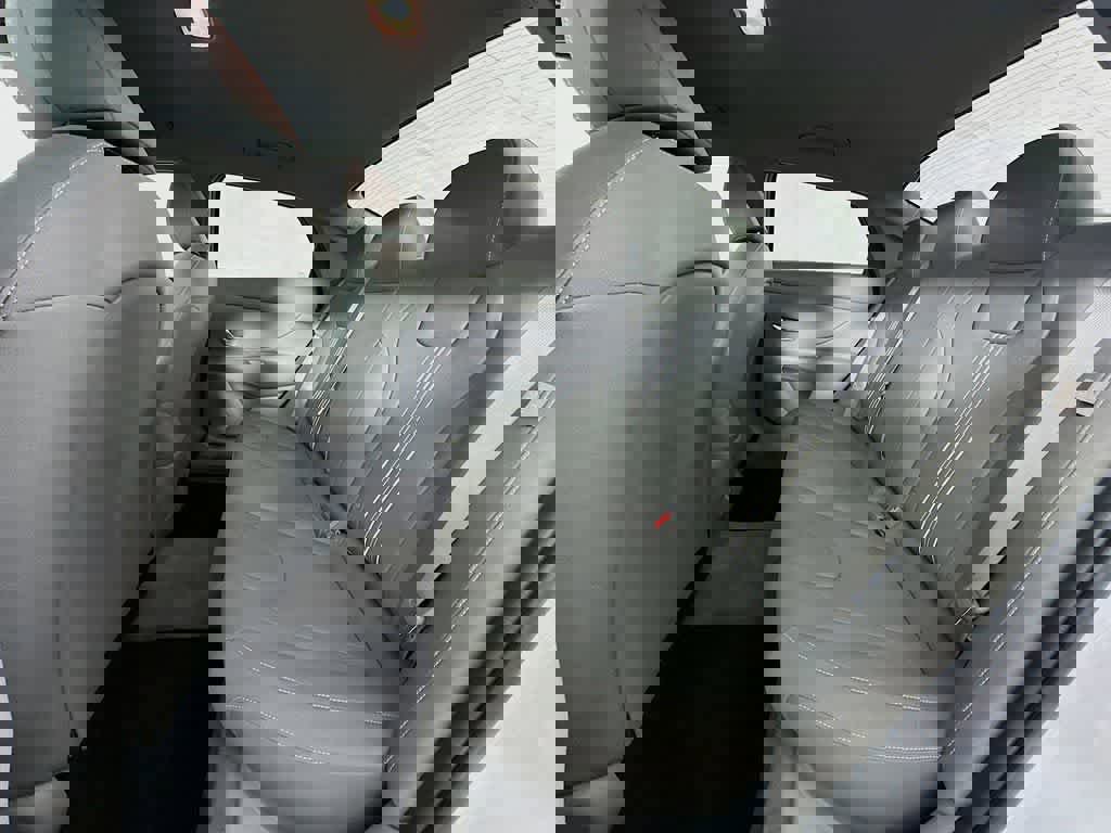 Used 2024 Hyundai Elantra SEL image 15