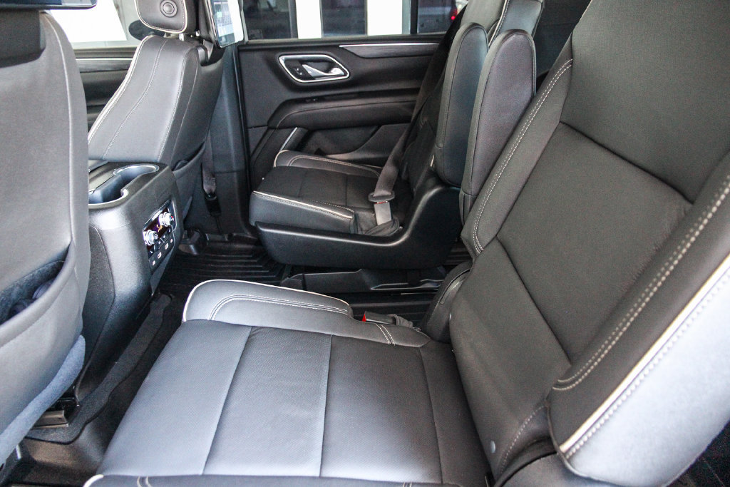 Used 2023 GMC Yukon SLT w/ SLT Luxury Package AWD/4WD image 19