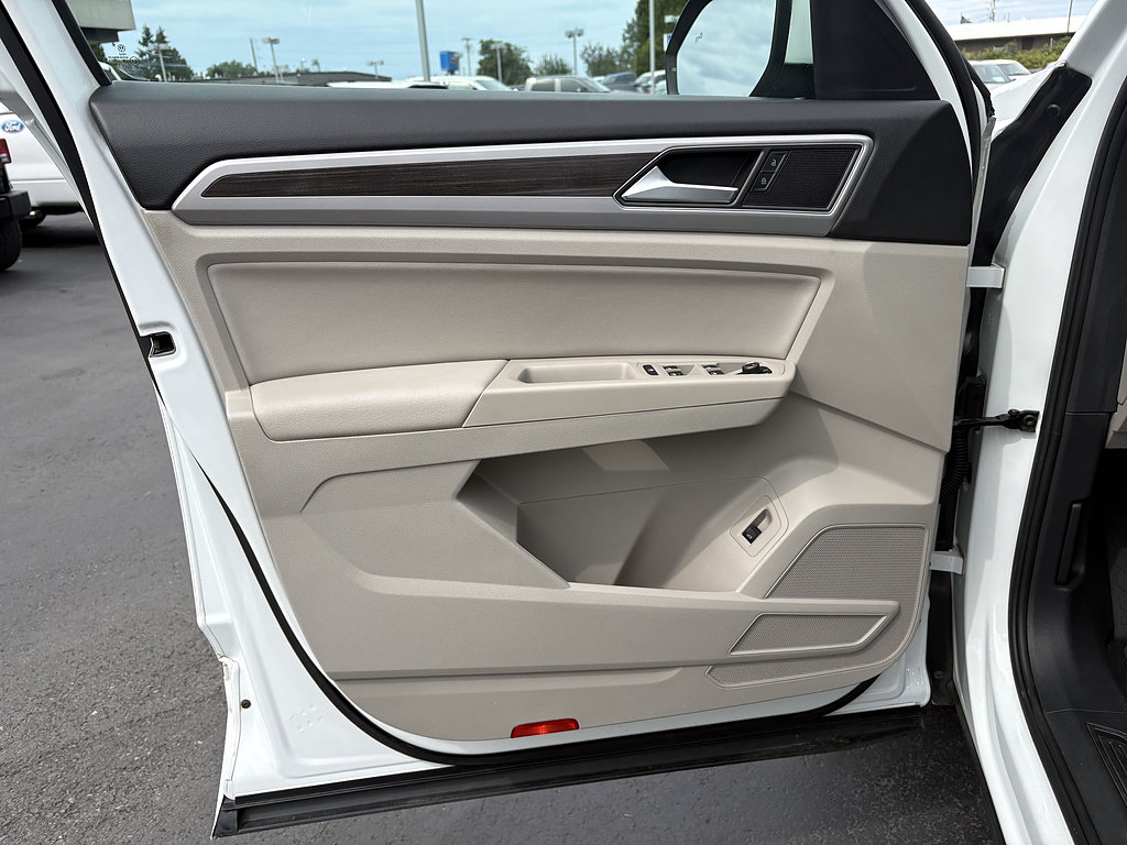 Used 2018 Volkswagen Atlas SEL w/ R-Line Package AWD/4WD image 15
