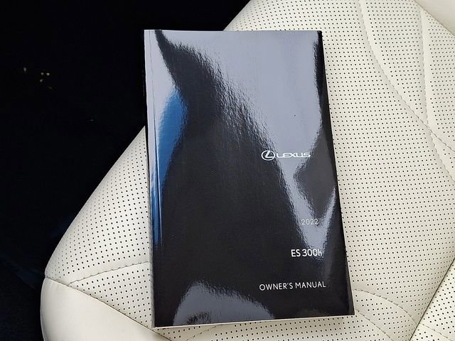 Used 2022 Lexus ES 300h w/ Accessory Package image 25