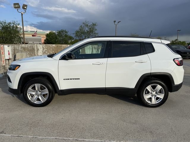Used 2022 Jeep Compass Latitude w/ Sun and Sound Group AWD/4WD image 2