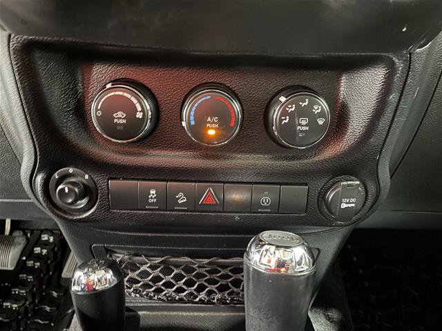 Used 2018 Jeep Wrangler Unlimited Sahara AWD/4WD image 30