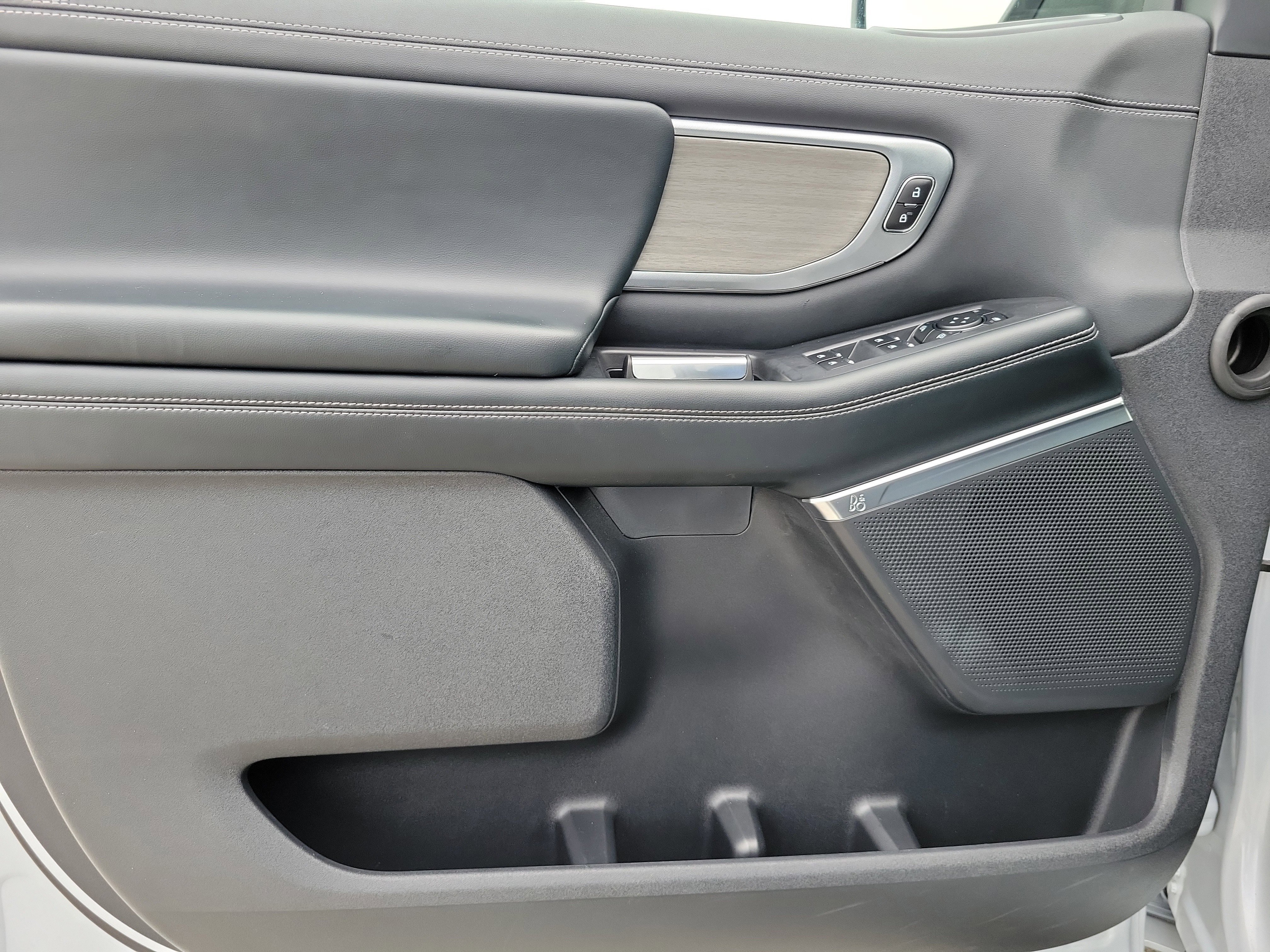 Certified 2025 Ford Expedition Platinum AWD/4WD image 28