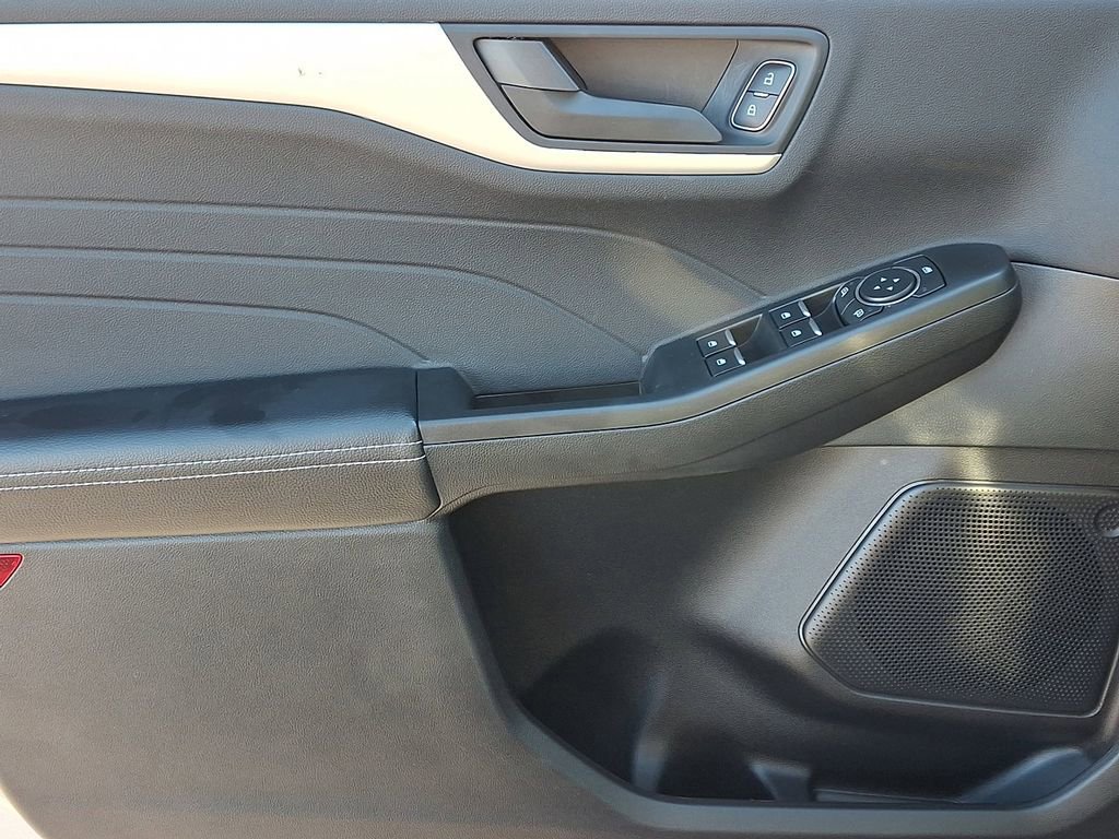 Certified 2022 Ford Escape SE w/ Cold Weather Package image 12