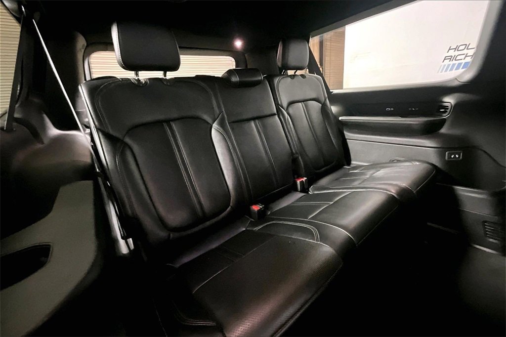 Used 2024 Jeep Wagoneer L Series II image 23