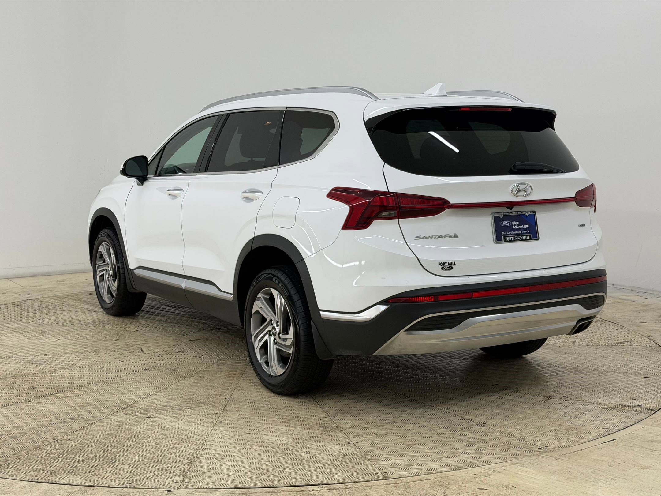 Used 2022 Hyundai Santa Fe SEL w/ Convenience Package image 3