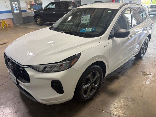 Certified 2023 Ford Escape ST-Line w/ Tech Pack #1 AWD/4WD image 3