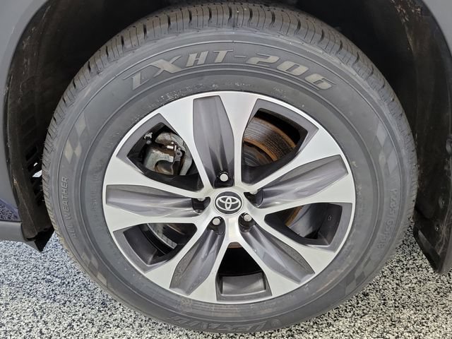Used 2022 Toyota Highlander XLE AWD/4WD image 5