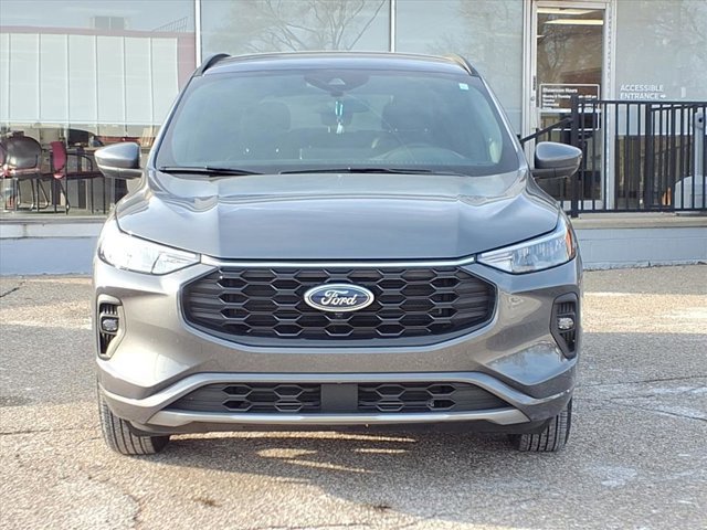 Certified 2023 Ford Escape ST-Line Select w/ Tech Pack #2 image 4