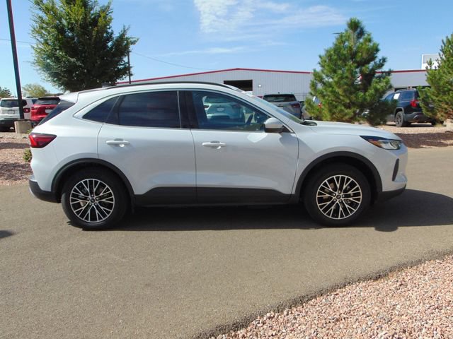 Certified 2026 Ford Escape SE w/ Class II Trailer Tow Package FWD image 7