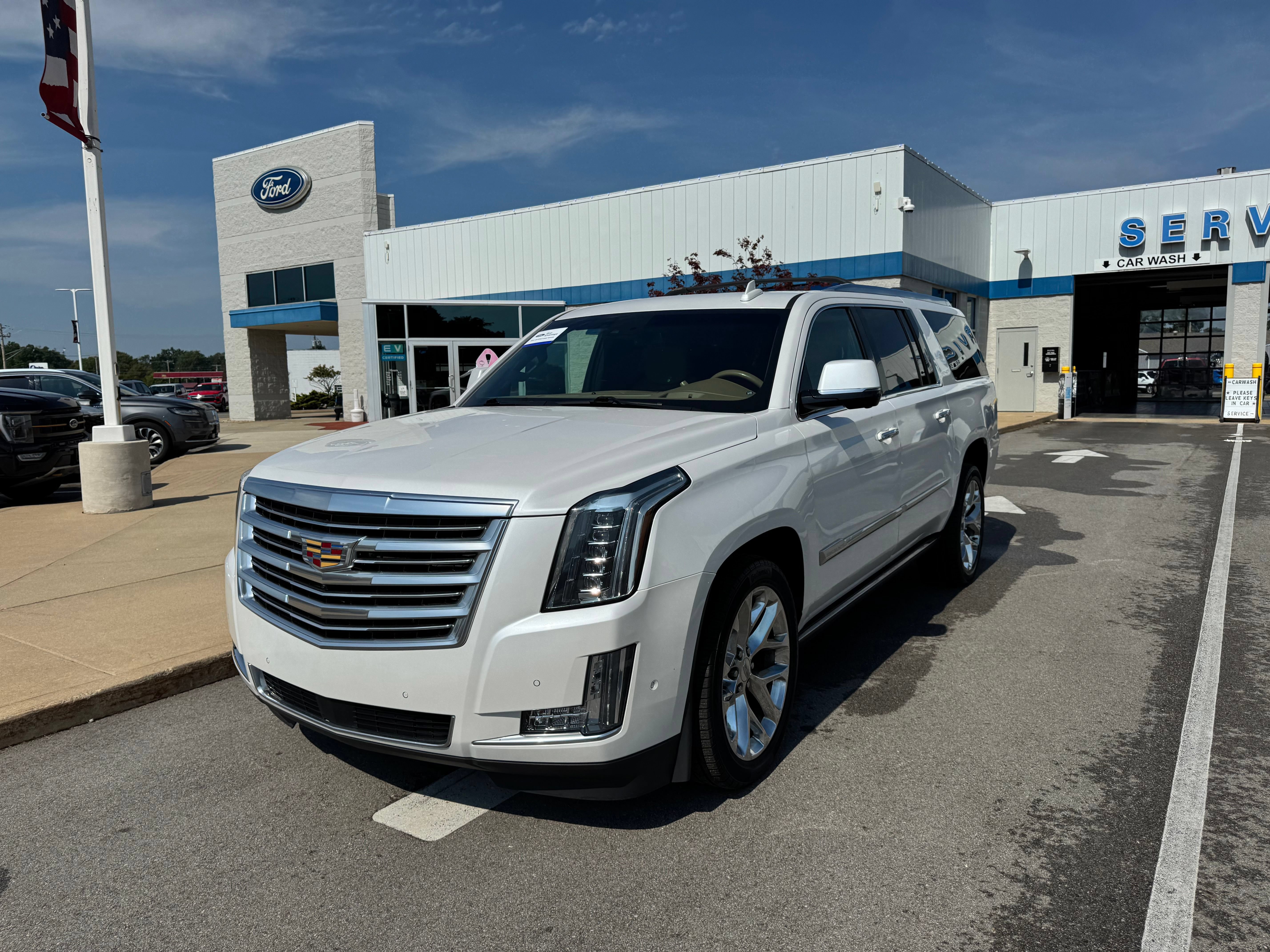Used 2018 Cadillac Escalade ESV Platinum AWD/4WD image 3
