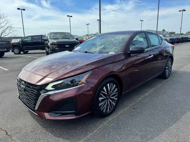 Used 2025 Nissan Altima 2.5 SV FWD image 3