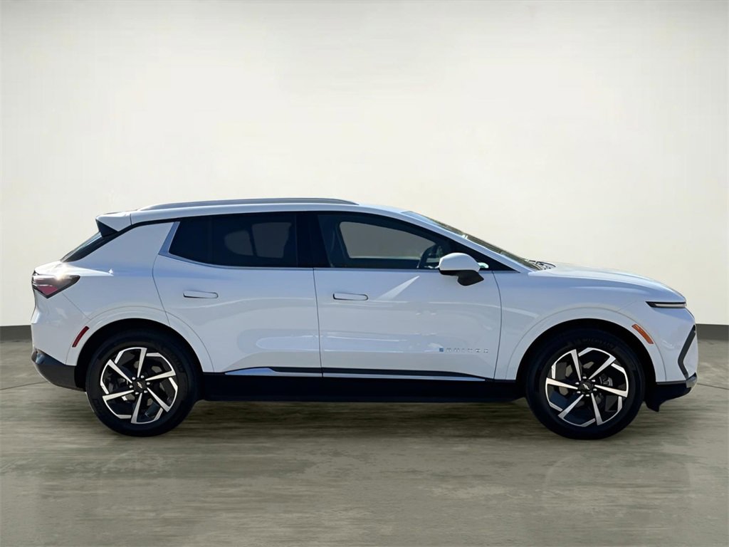 Used 2025 Chevrolet Equinox EV LT image 12