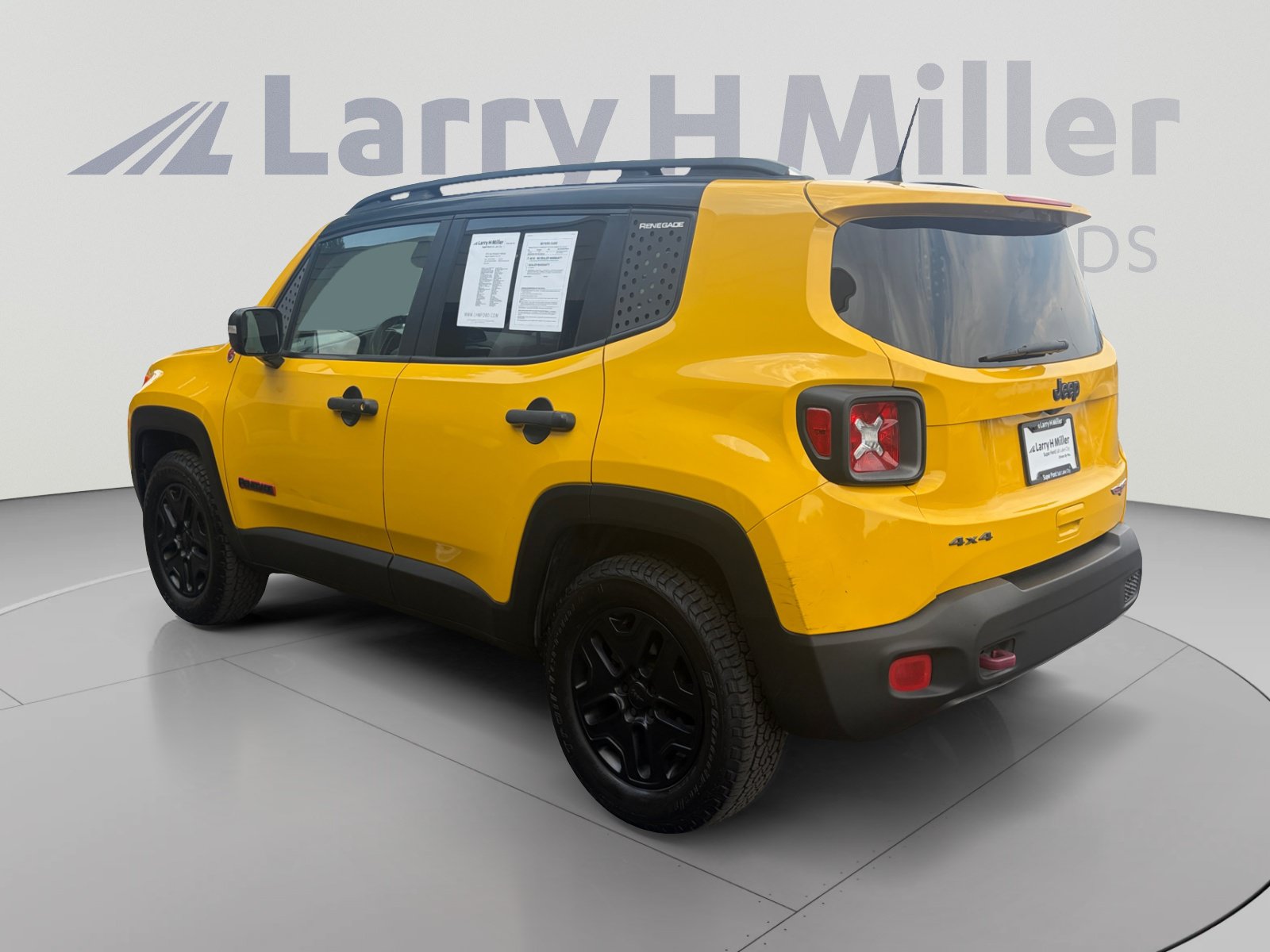 Used 2018 Jeep Renegade Trailhawk w/ Cold Weather Group II AWD/4WD image 3