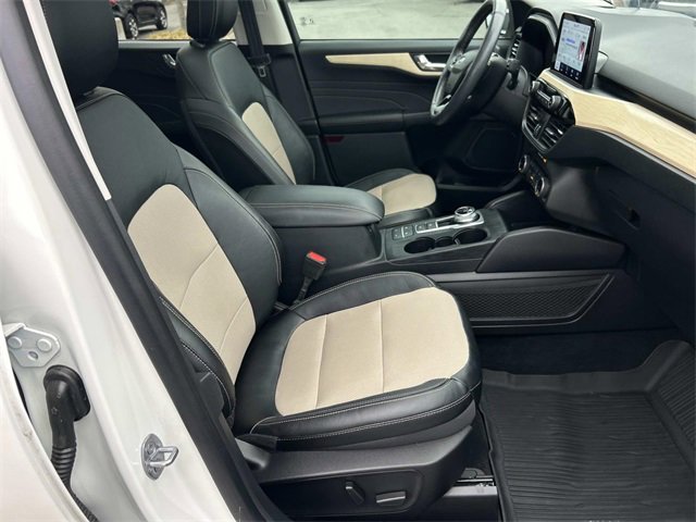 Certified 2022 Ford Escape Titanium w/ Titanium Elite Package image 28