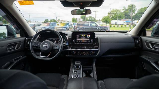 Used 2024 Nissan Pathfinder SV w/ Black Appearance Package AWD/4WD image 28