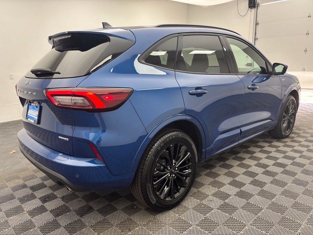 Certified 2023 Ford Escape ST-Line Elite AWD/4WD image 7