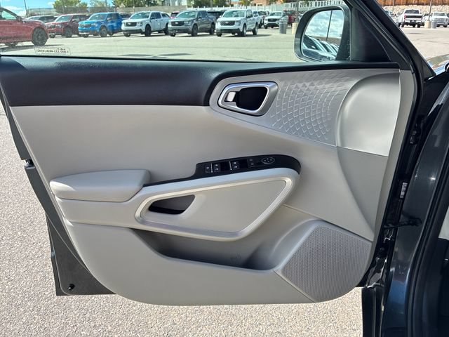 Used 2023 Kia Soul LX FWD image 16