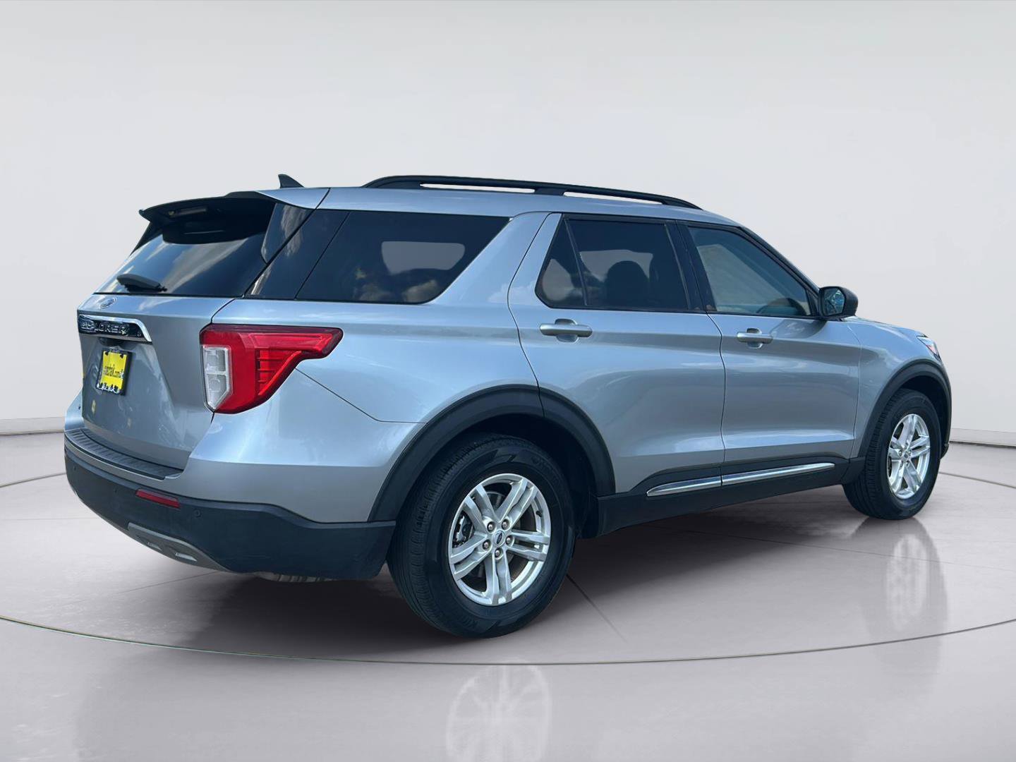 Certified 2023 Ford Explorer XLT w/ Equipment Group 202A RWD image 4