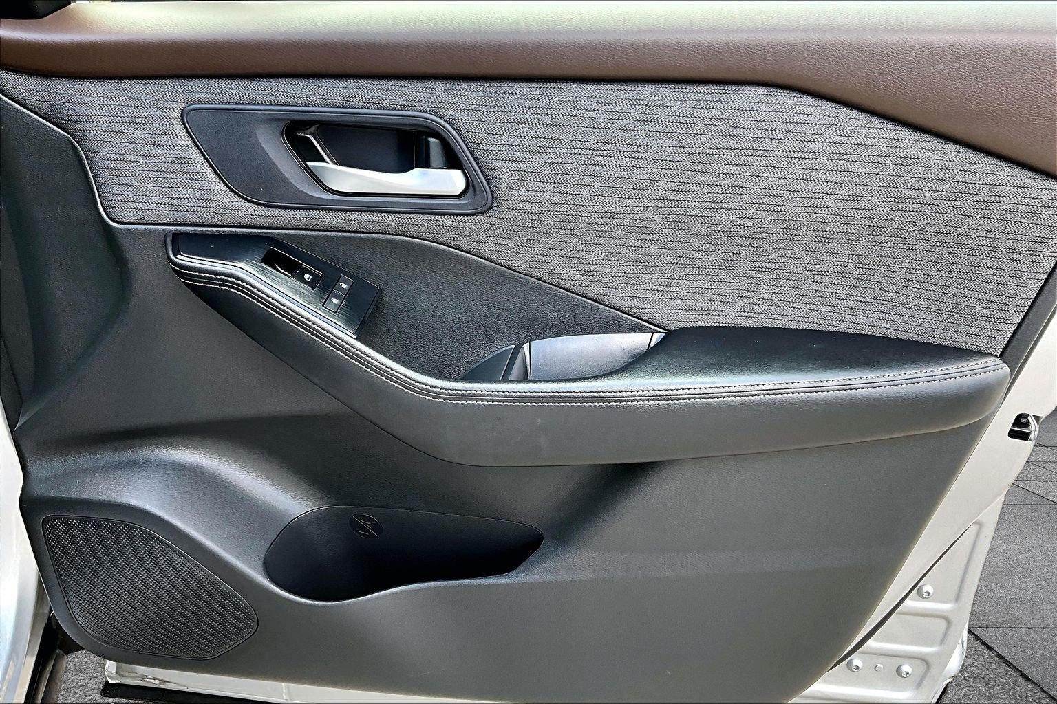 Used 2023 Nissan Rogue SV FWD image 19